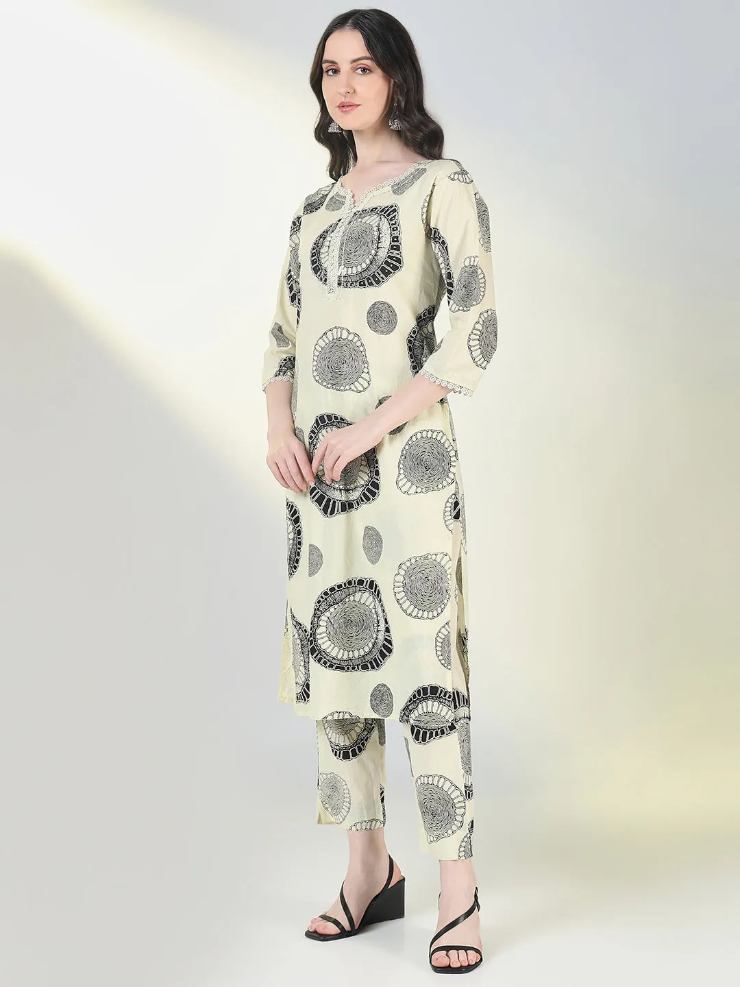Women Cream Geometric Straight Kurta Set with Dupatta